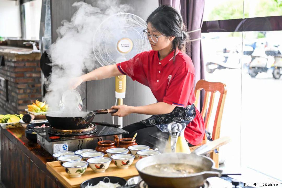 全网追的“扁担女孩”，找了一份暑假工，时薪12元 - 铁岭生活资讯 - 铁岭28生活网 tl.28life.net